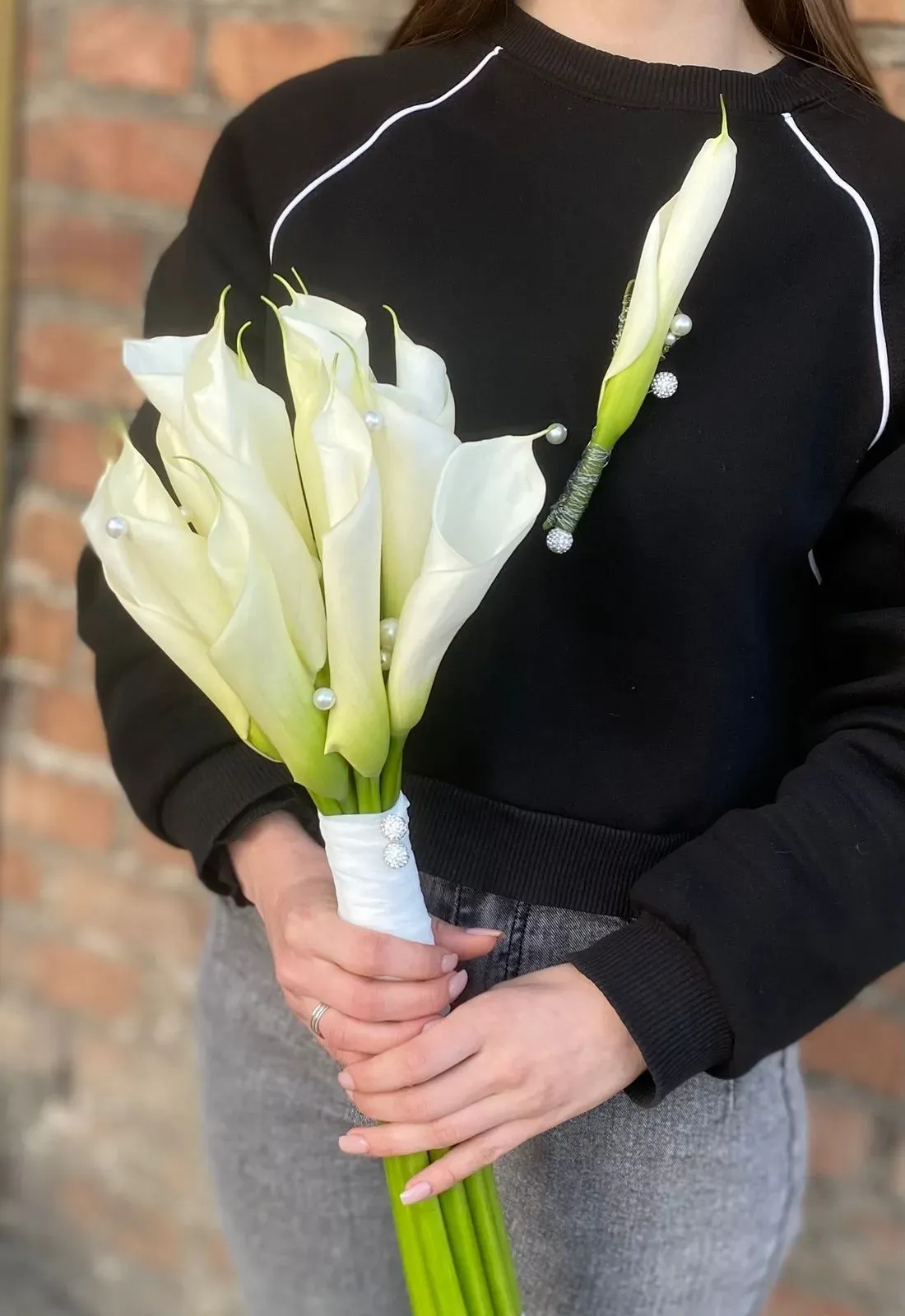 Свадебный букет из калл с бусинами