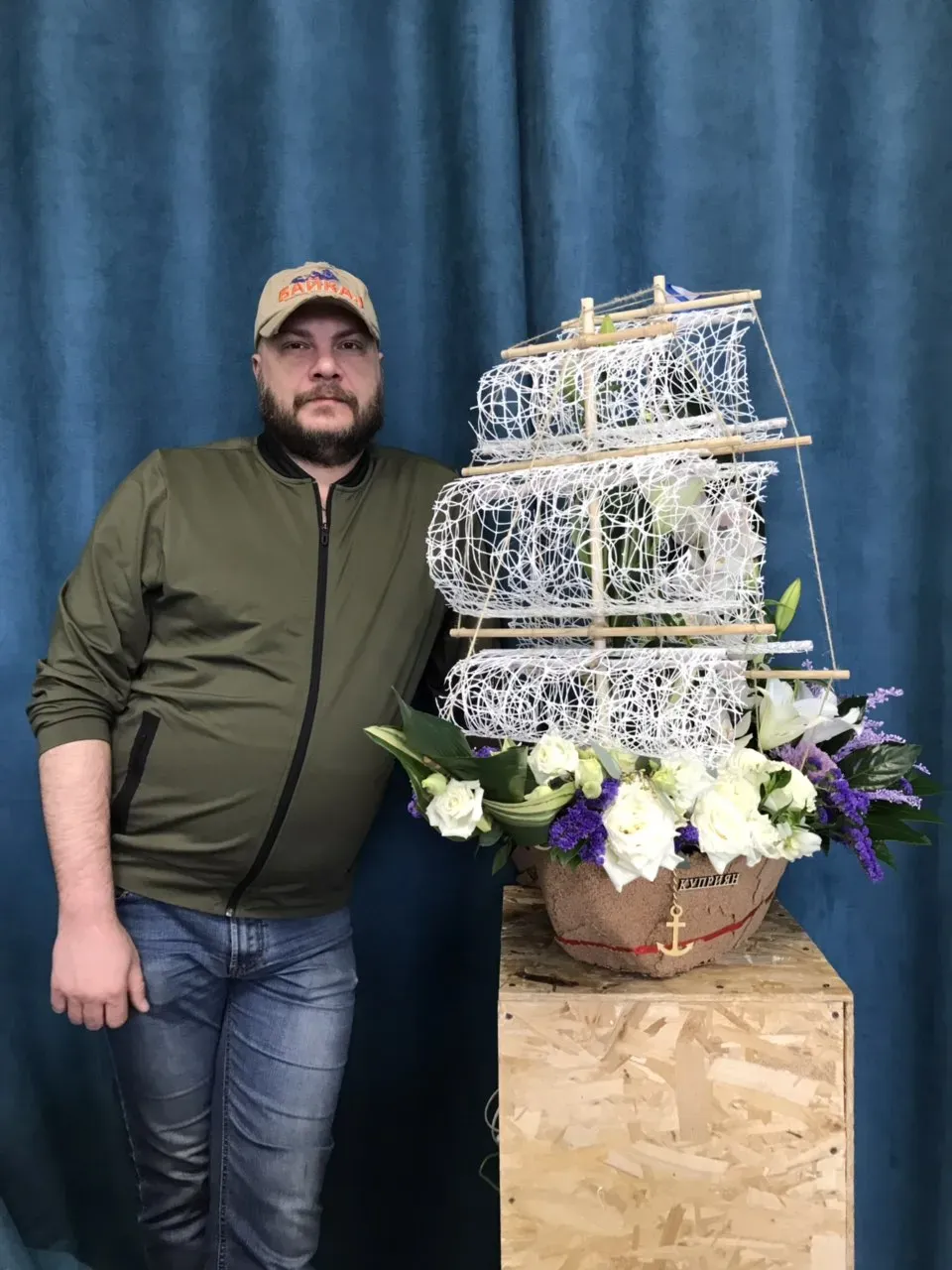 # 487 Макет корабля из живых цветов