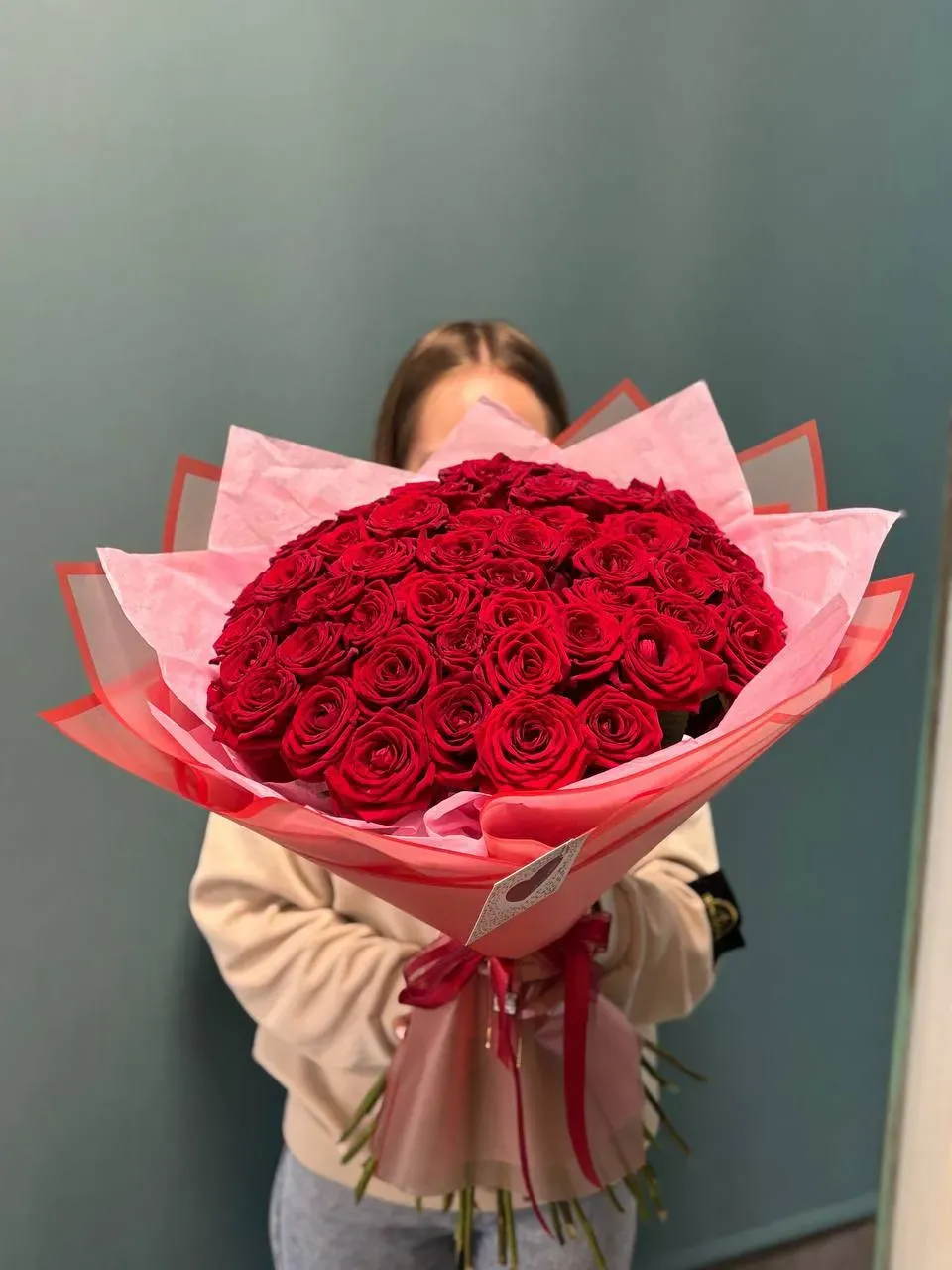 Букет из 51 красной розы в упаковке