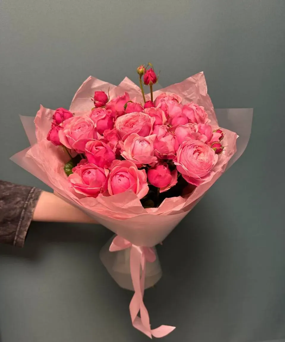 Букет из 7 кустовых роз Silva pink