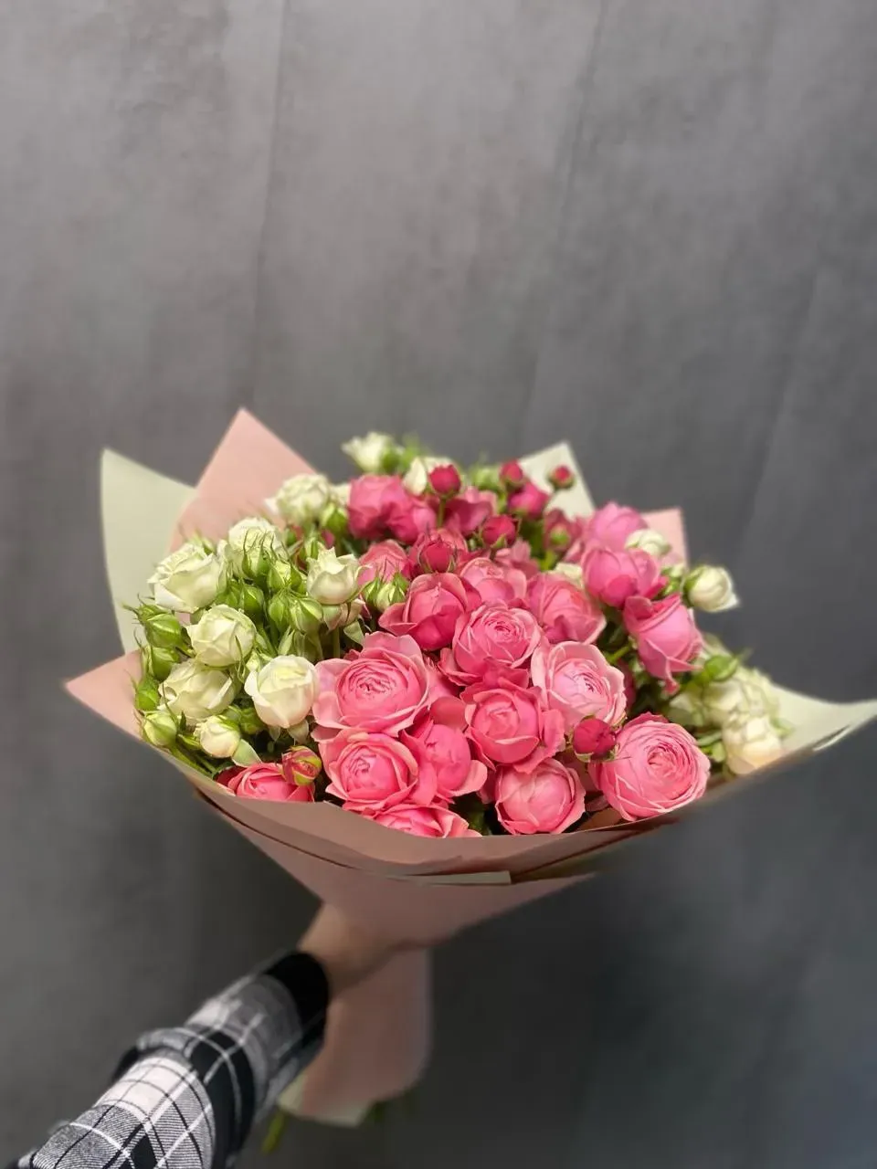 Букет из кустовой розы микс - Silva Pink/Belarus