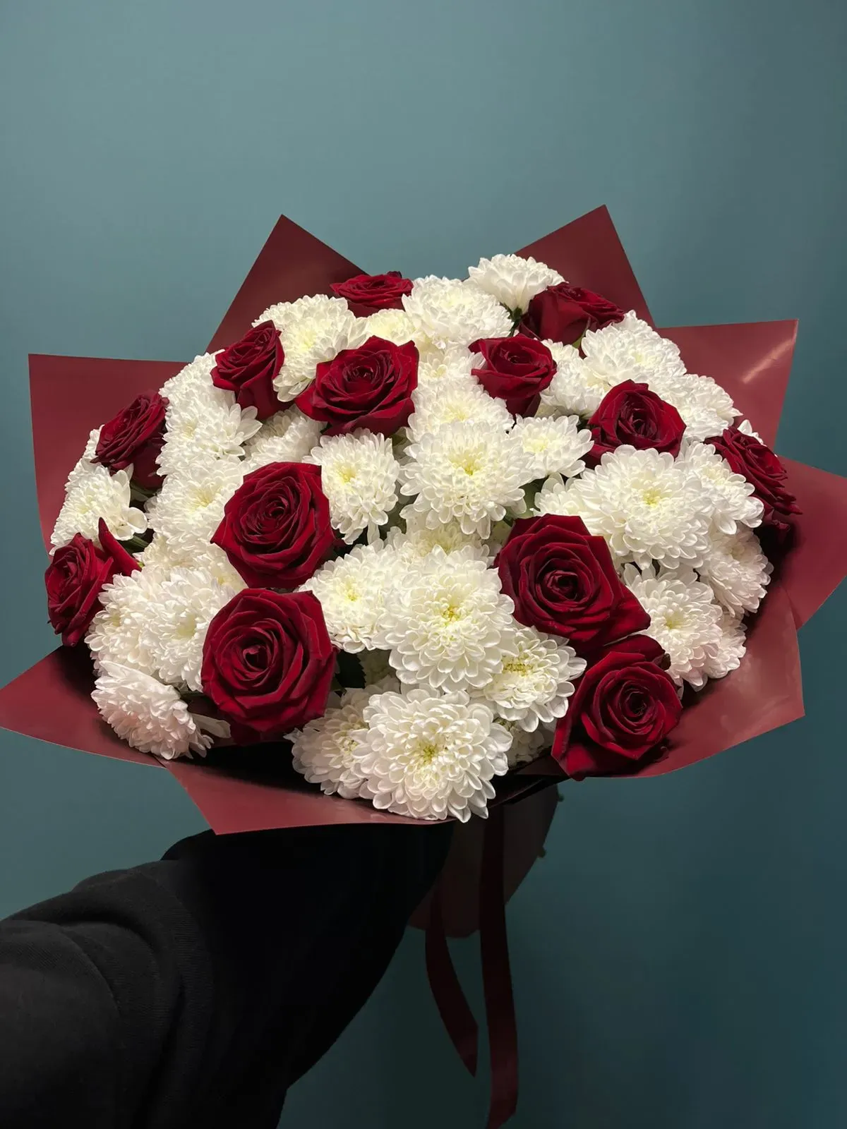 Букет из кустовых хризантем и роз