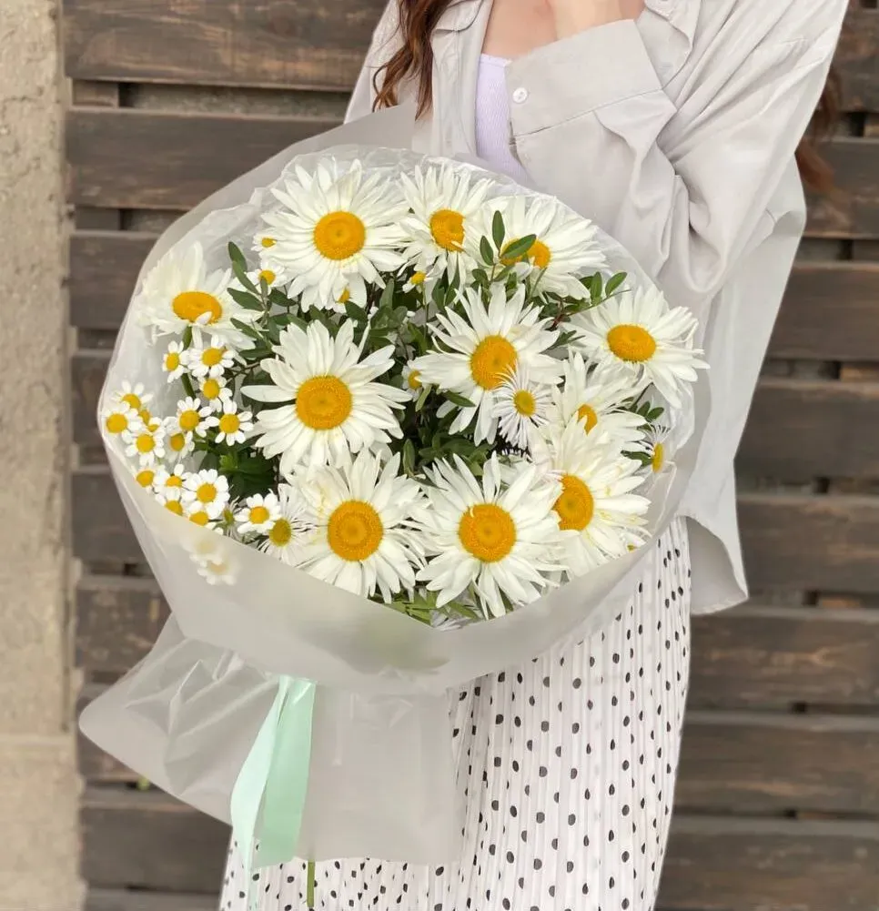 Букет садовых ромашек