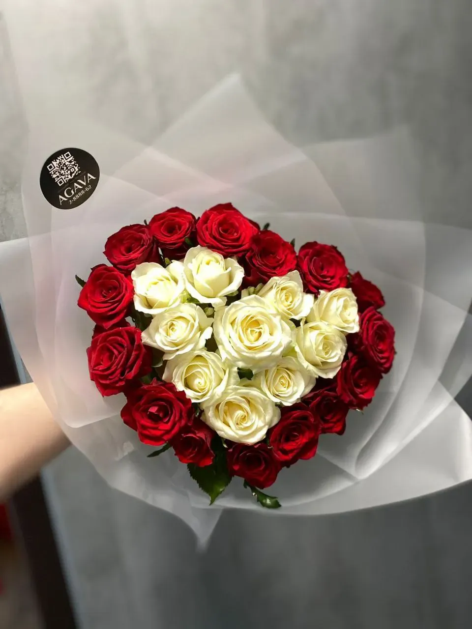 Букет-сердце из 25 роз в упаковке