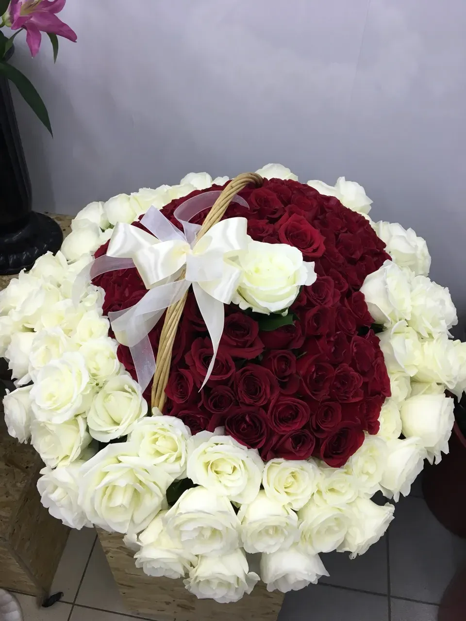 Корзина сердце из 201 розы