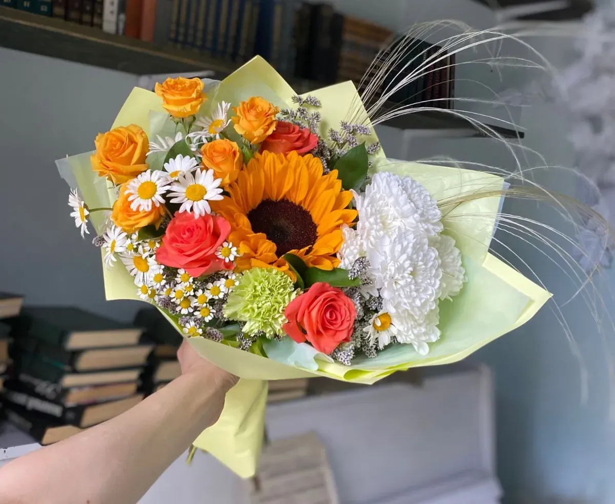 Летний букет с подсолнухом