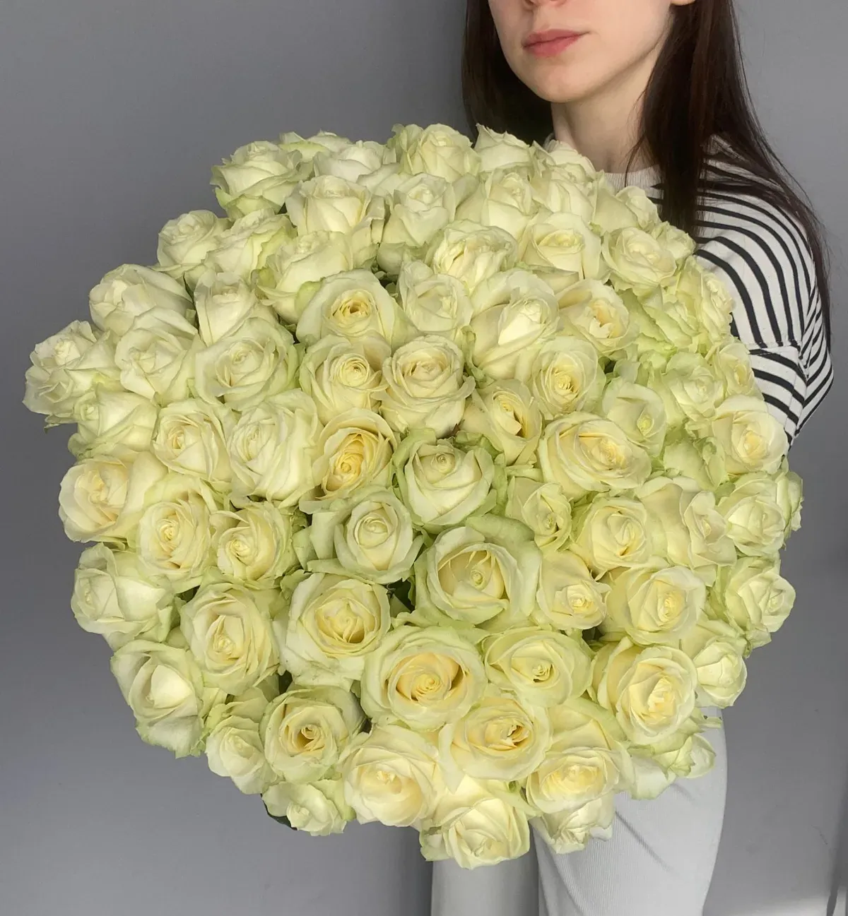 Розы белые 75 шт