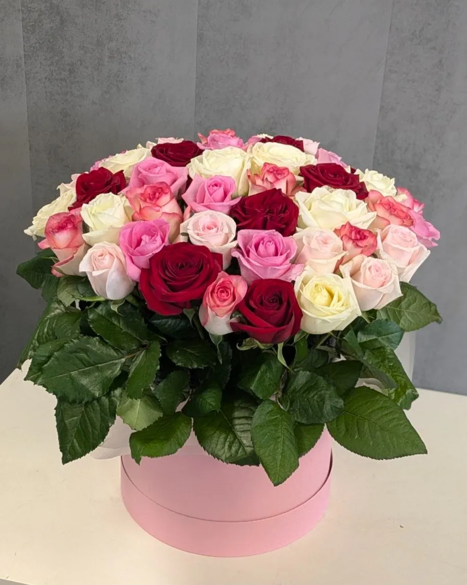 Композиция из 51 розы микс в коробке